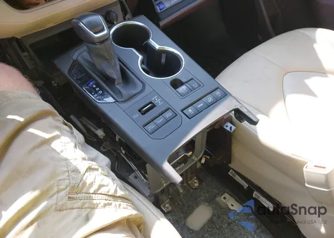 2021 Toyota Highlander Xle z USA, uszkodzony, nr VIN 5TDHZRBH1MS538161